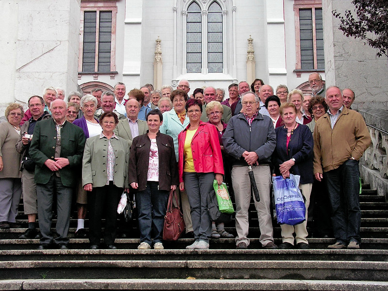 Gruppenfoto vor der Basilika