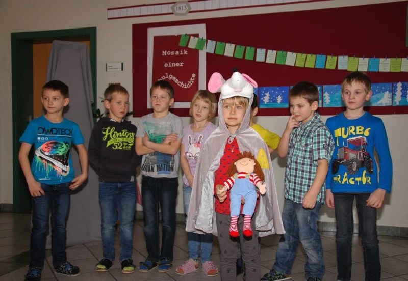 Die Kinder der 1.Schulstufe mit ihrem Theaterstück: Der kleine Mann