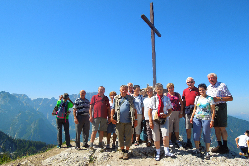 Die Windhager Senioren am Gipfel des Luschariberges.