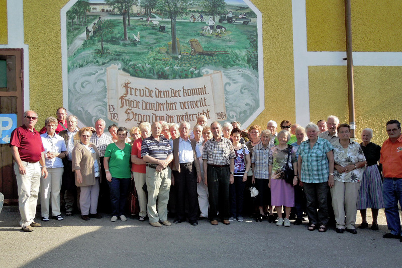 Zum Abschluss: Gruppenfoto beim Mostheurigen Zeilinger in Euratsfeld.