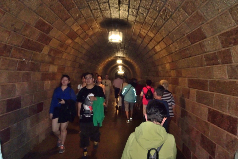 Durch den 124m langen Tunnel zum 123m hohen Kehlsteinlift