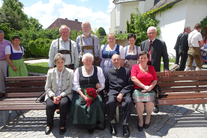 Ein Gruppenfoto mit dem Vorstand der Windhager Senioren