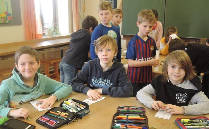 Schulkinder der Volksschule Konradsheim sind bei der Autorenbegegnung zu Gast.