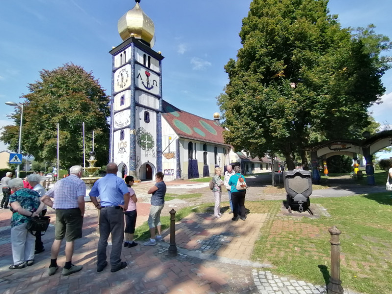 Die von Friedensreich Hundertwasser gestaltete 
St. Barbara Kirche in Bärnbach.