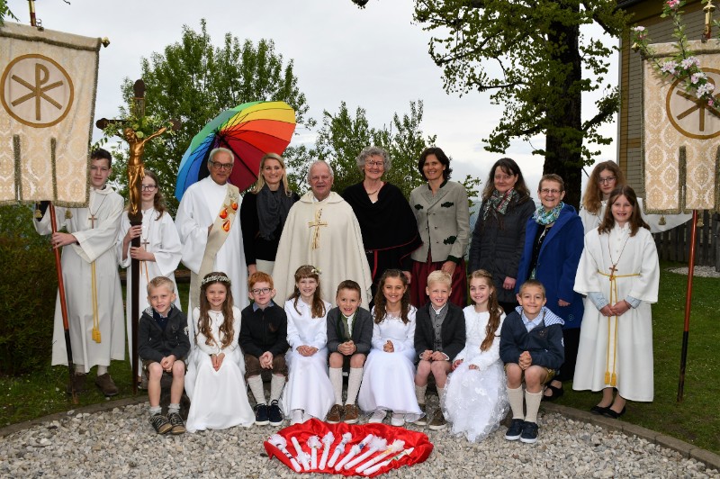 9 Kinder aus der Pfarre Windhag feierten am Muttertag das Fest der Ersten Hl. Kommunion.