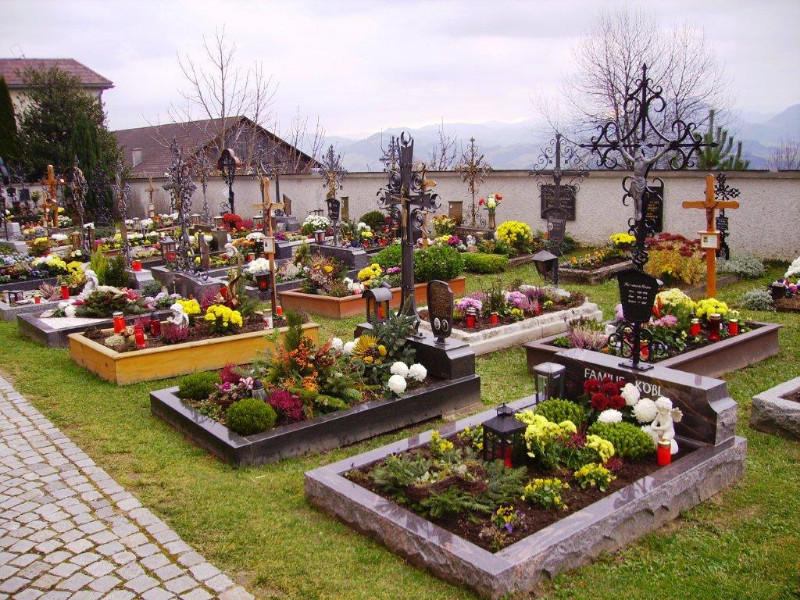 Unser Friedhof - eine Oase der Ruhe und Einkehr
